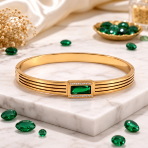 Emerald single stone bracelet