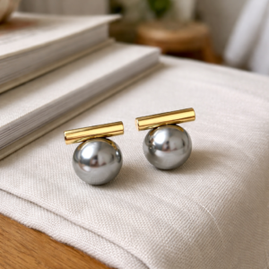 Grey peal studs