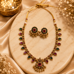 Traditional heritage style necklace set