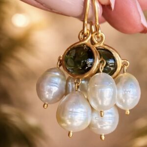 Olive pearl cluster hook on drops